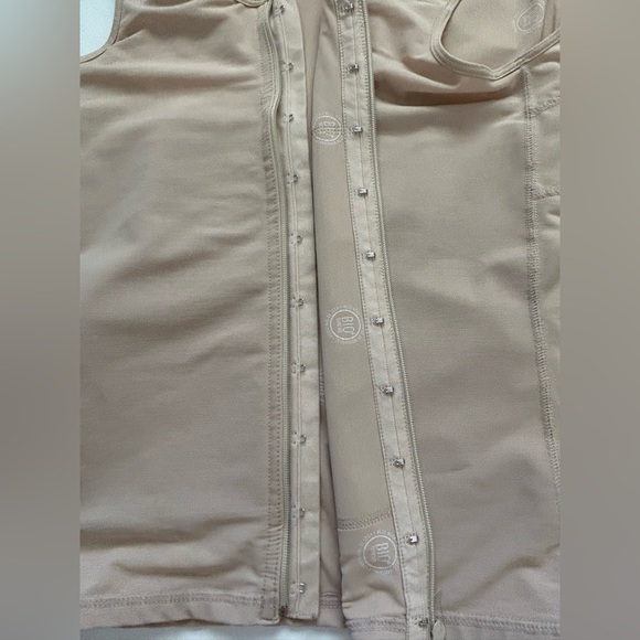 Cysm Slim and Firm Control Shaper Top. Size L - Picture 5 of 6